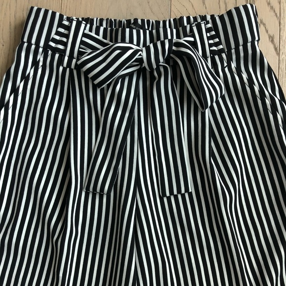Striped Cropped Pants - Picture 3 of 6